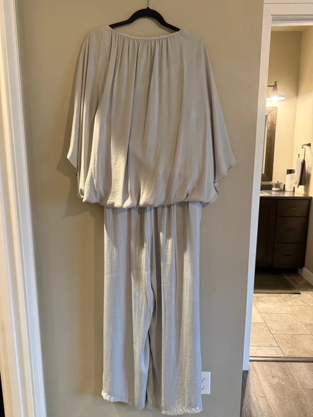 Alfani Light Gray Billow Two Piece Outfit - Picture 7 of 9